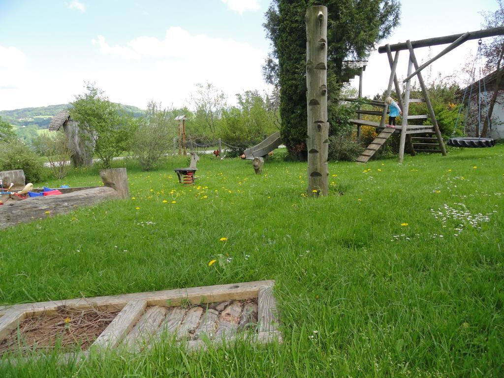 Baby- Und Kinderhof Aicherbauer Seeham Extérieur photo