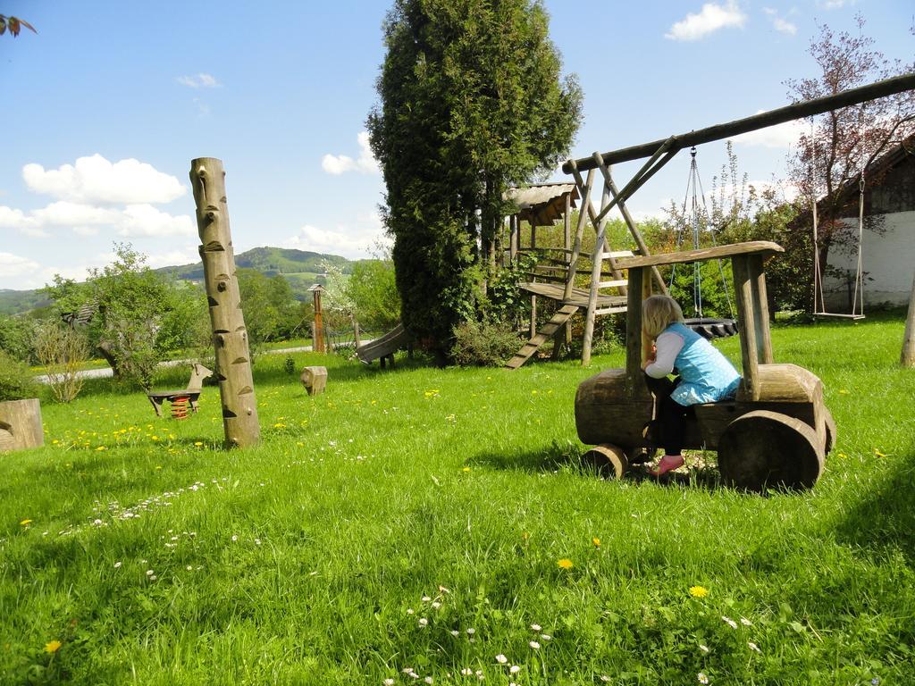 Baby- Und Kinderhof Aicherbauer Seeham Extérieur photo